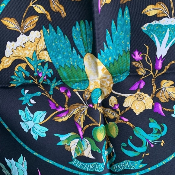 Hermes 100% Silk scarf, bird motif. Full inclusion. - Picture 12 of 12